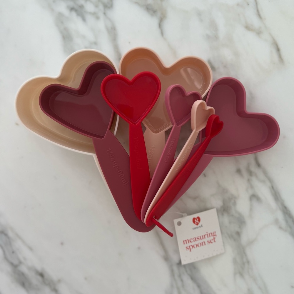 Target Bullseye Playground Heart Measuring Spoon Cup Set NWT